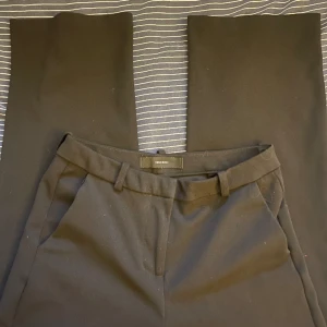 Kostymbyxor  - Svarta kostymbyxor från Vero Moda! Supersnygga men passar tyvärr inte längre. 