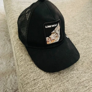 Lone Wolf keps  - Jag säljer feta Lone Wolf kepsen då den knte kommer till användning, väldigt bra skick, bara att kontakta vid funderingar 🤝
