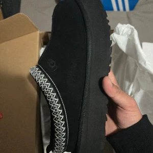 ugg tazz dam svart  - Helt nya aldrig använda 