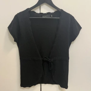 Fin kofta - Säljer denna fina koftan eftersom att den inte sitter som jag vill!☺️