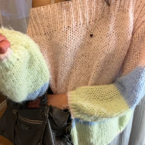 Stickad tröja  - Säljer denna stickade tröja❤️❤️