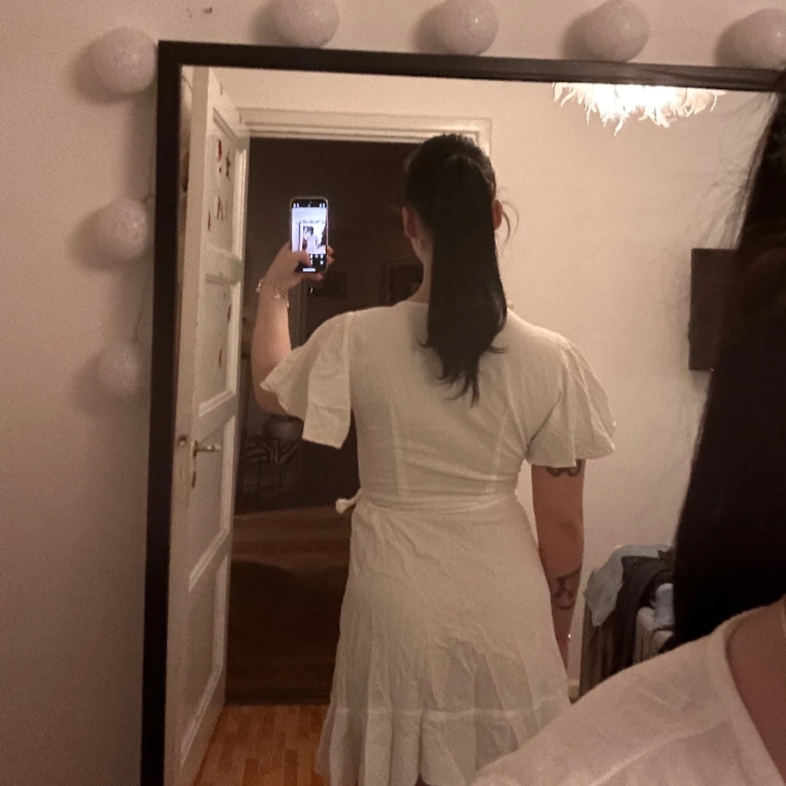 Vit volangklänning - 90