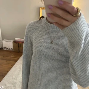 Stickad tröja - Stickad tröja från zara💓 Har använts en dell men super fin!