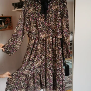 Dress  - I wore it once. The material does not wrinkle. Torso is elastic. Brand new dress. Measurements Shoulders39×2 Chest46×2 Length103 Sleeves57
