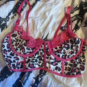 Leopard bh - Jätte gulllig leopard mönstrad bh man kan ha den som topp på sommaren också 