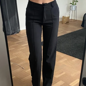 kostymbyxor - madlady  - svarta kostymbyxor från madlady❤️ i storlek xs 