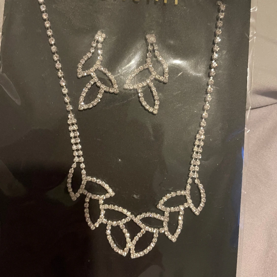 Halsband och örhängen 