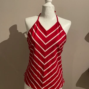 Halterneck topp  - Aldrig använd 