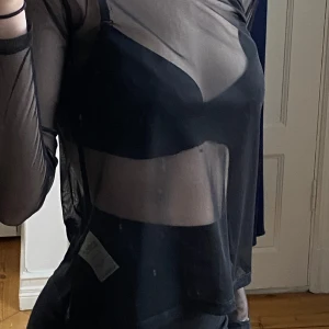 Fest tröja  - Aldrig använd, strl M men passar S. Super snygg men kommer inte till användning därav säljes. Pris går att diskutera vid snabb affär