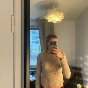 Stickad tröja - Snygg tight stickad tröja i bra material och kvalitet 