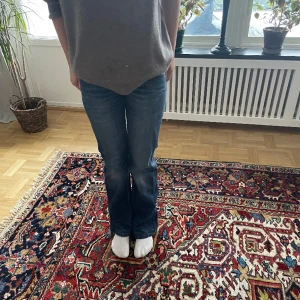 Lågmidjade bootcut jeans  - Jeans från levis som tycärr är för små, jag är 168 och brukar ha storlek 36