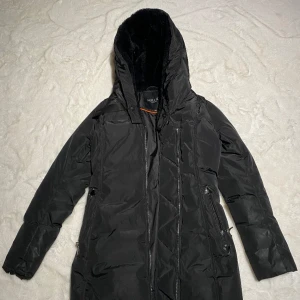 Hollies vinterjacka  - Vinterjacka från hollies i mycket bra skick, 