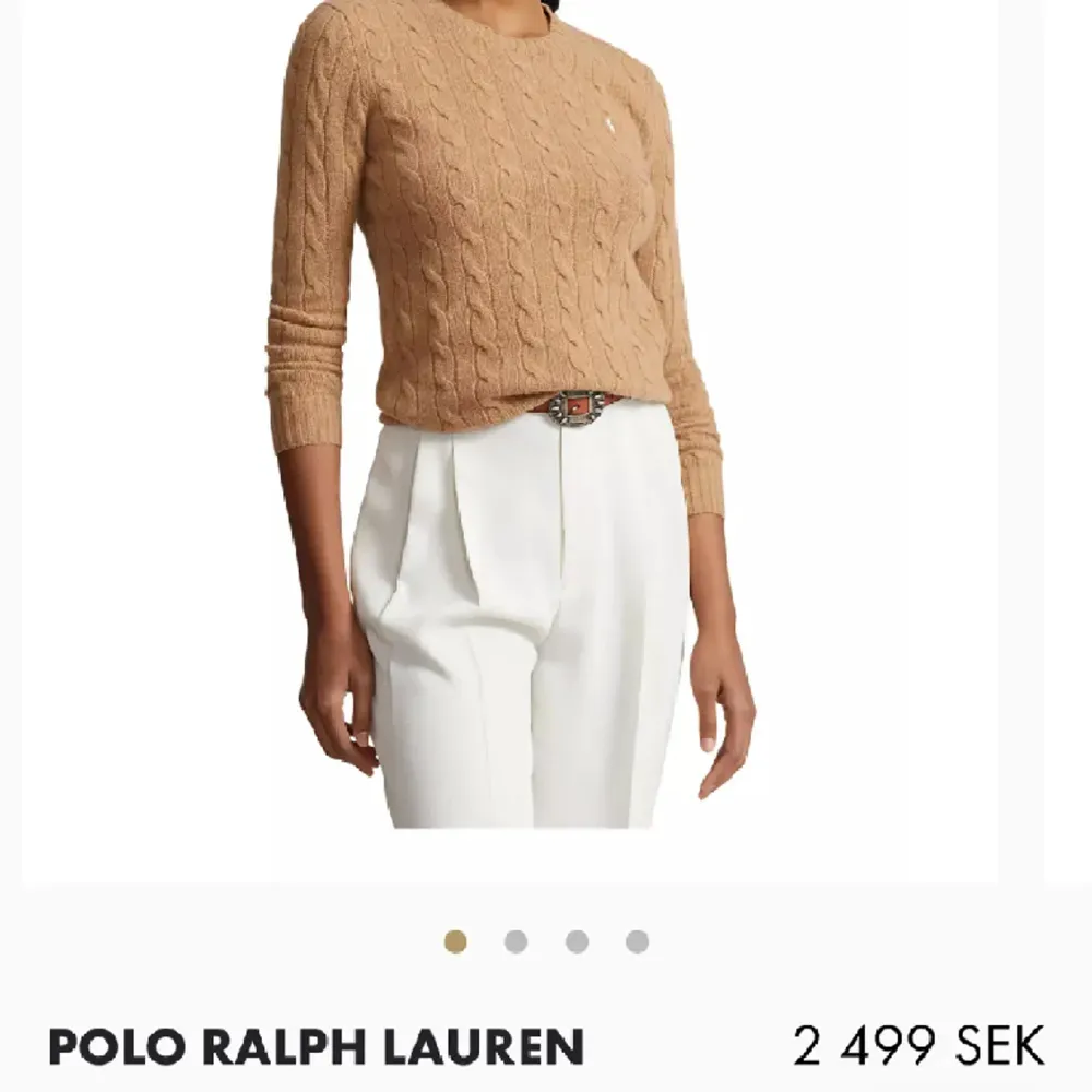 Fin stickad tröja från Ralph lauren. Den är kanaler använd som ny inga fel. 🫶🏻 Storlek XS, jag får på mig den är storlek M den blir lite liten därför jag säljer den. . Tröjor & Koftor.