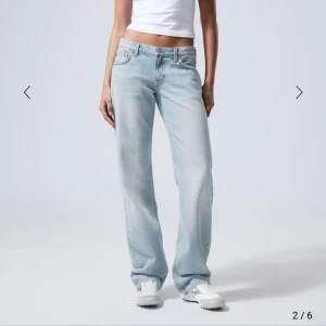 Arrow lågmidjade jeans weekday - Skit snygga jeans från weekday använda 1 gång. ❤️❤️