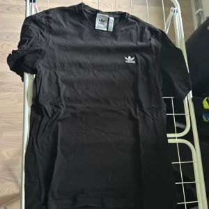 Adidas T-shirt - 8/10