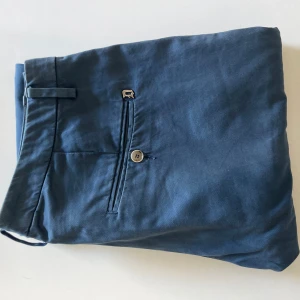 Dondup chinos - Snygga dondup chinos i bra skick!🤩 Stl 33  Hör av dig vid funderingar 