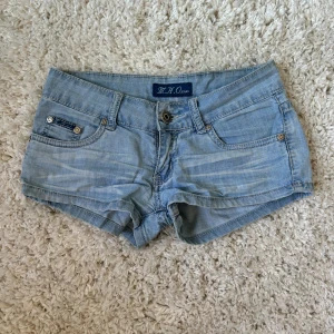 Lågmidjade shorts - Jättefina Lågmidjade shorts i bra skick!