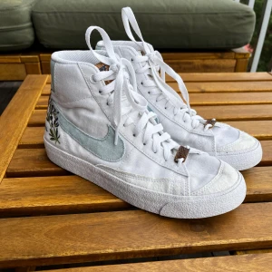 Nike indigo - Nikeskor indigo. I bra skick, finns små tecken på användning. Bekväma och snygga