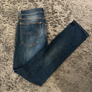 Nudie jeans - Ett par riktigt feta nudie jeans med perfekt wash. Sitter otroligt bra, åt de smalare hållet.
