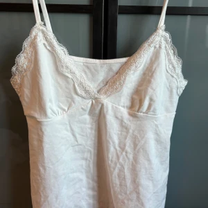 Vitt linne - Gulligt oanvänt linne!