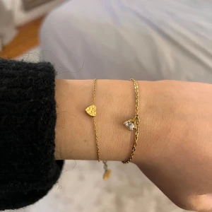 Edblad armband - Edblad armband som inte säljs längre! Ett med en diamant och ett med ett hjärta❤️ ett för 200 eller båda för 350. Nypris 299 styck 