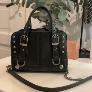 Zara väska - Populär svart väska  från zara. Mycket bra skick!🙌🏼