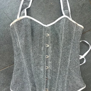 Korsett med glitter  - Glittrig Korsettopp som glittrar i ljuset i S