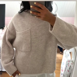 &other stories stickad tröja  - Jättefin stickad tröja!🌸beige/rosa 