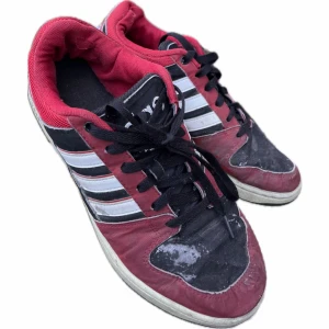 Adidas skor - Använda men väldigt feta