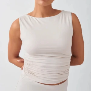 Beige soft touch topp - Beige soft touch topp från Gina Tricot i storlek M.  