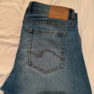 Jules slim fit jeans - Slim fit jeans från Frankrike i storlek w 32 l 34. Hör av dig vid frågor. 