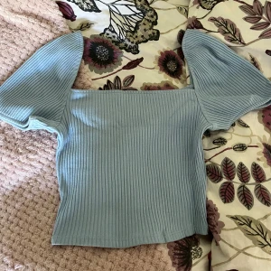 Babyblå söt topp 🩵 - Jättecute topp från Hm, aldrig använd och i storlek xs. 