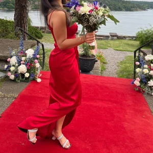 Festklänning/Balklänning - Snygg festklänning t Pris kan diskuteras vid snabb affär 