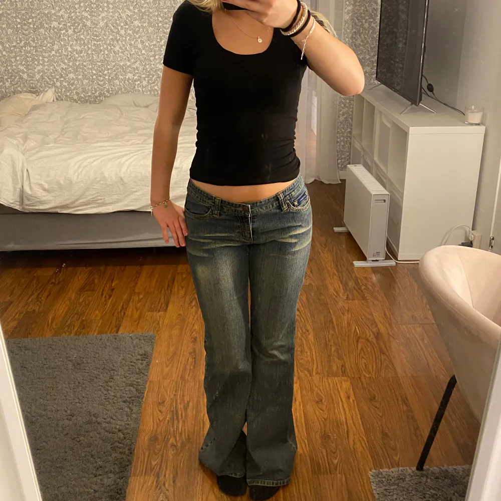 Supersnygga vintage jeans som passar strl S💕fint skick . Farkut & Housut.