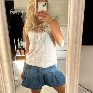 Linne med spets  - Jättefint linne med fina spets detaljer 