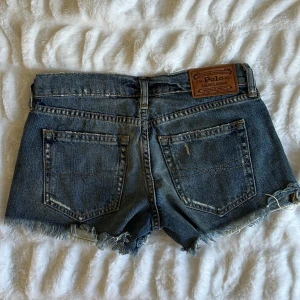 Polo Ralph Lauren low waist shorts - Funderar på att sälja dessa denimshorts från Ralph Lauren💙 Storlek W26
