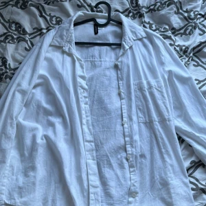 Vit Skjorta  - Väldigt bra skick mycket fin 