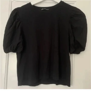 Zara topp - Söt topp från Zara som är använd två gånger!