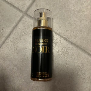 Guess parfym / mist  - Aldrig användt, den luktar sjukt gott, säljer då jag har 2 stycken 