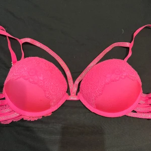 Rosa bh  - En rosa bh aldrig använd då den va fel storlek 