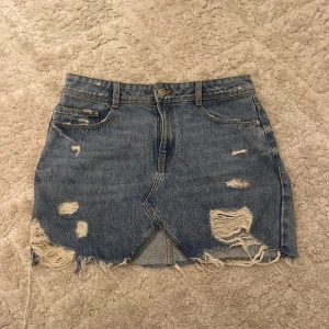 Jeans kjol - Så snygg jeanskjol till sommaren med en snygg detalj!!