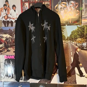 Yung lean hoodie! - Otorligt snygg hoodie! Knappt använd! Släpptes 2021. Dm vid frågor:)