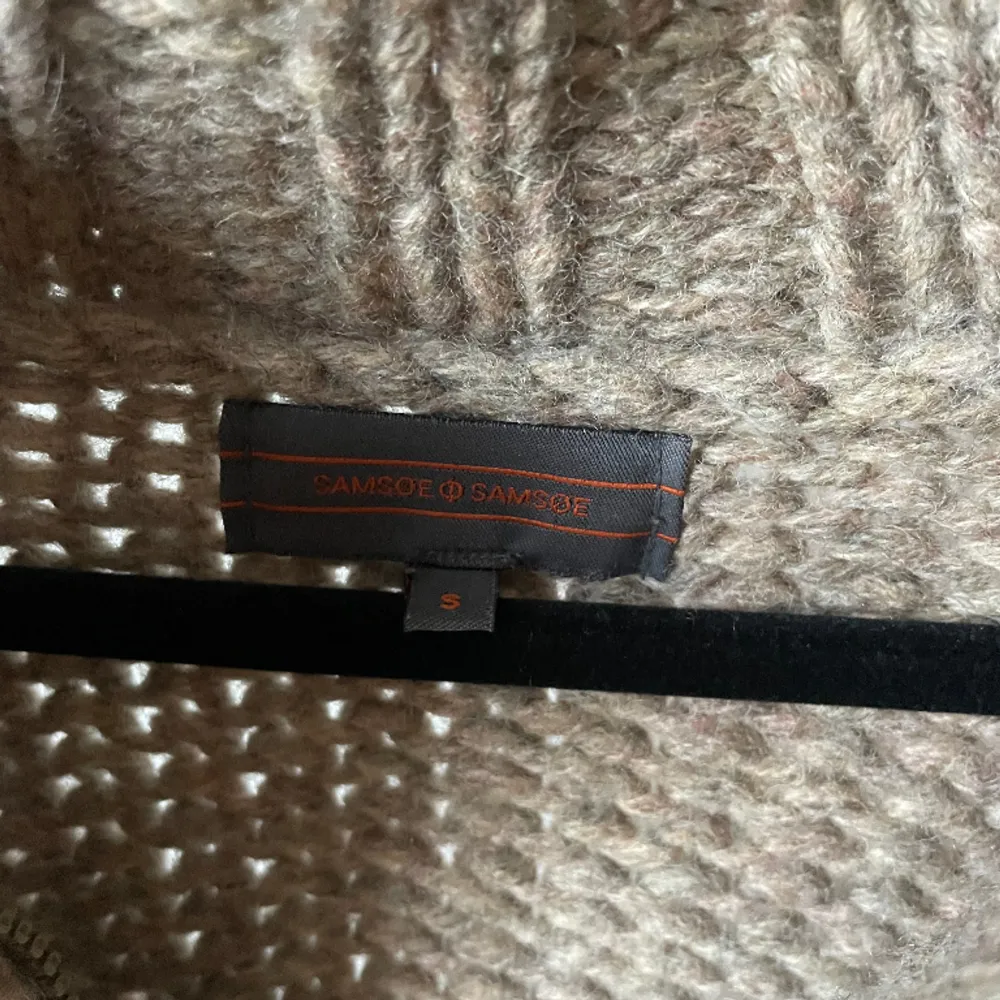 Jättefin 100% ull zip tröja från Samsøe Samsøe. Storlek S . Tröjor & Koftor.