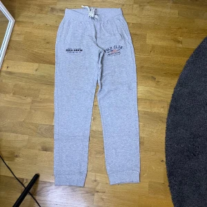 Mjukisbyxa - Mjukisbyxa polo club storlek S fint skick!