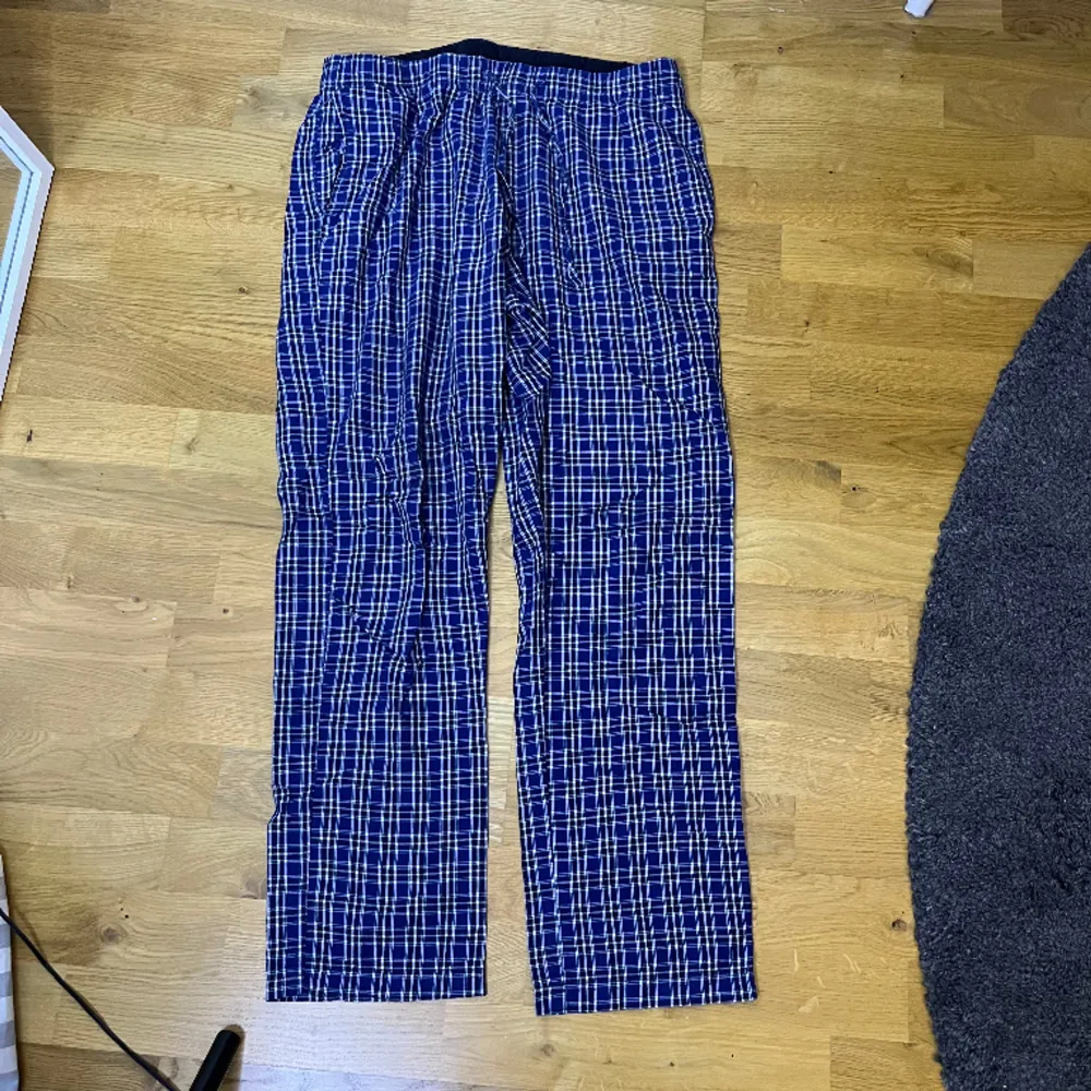 Pyjamasbyxor från hm storlek M fint skick!. Jeans & Byxor.