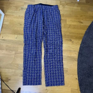 Pyjamasbyxor - Pyjamasbyxor från hm storlek M fint skick!