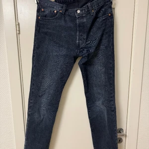 Levi’s 501 - Levi’s 501:or i storlek 34/34. Endast använda ett fåtal gånger.Priset går att diskutera! 