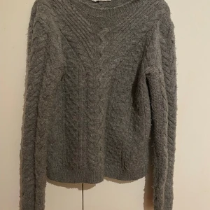 Supermysig tröja - Super skön och mysig tröja från mango i bra skick