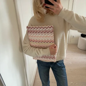 Missonimönstrat datorfodral - Så sjukt fint missonimönstrat datorfodral som aldrig kommit till användning💕 mått: 27x37