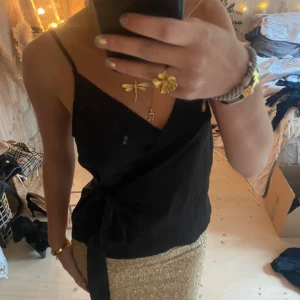 Topp - SUPER snygg topp!!❣️❣️